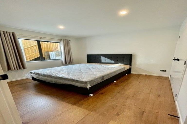 Photo of property in 1 Lawson Creek Street, Massey, Auckland, 0614