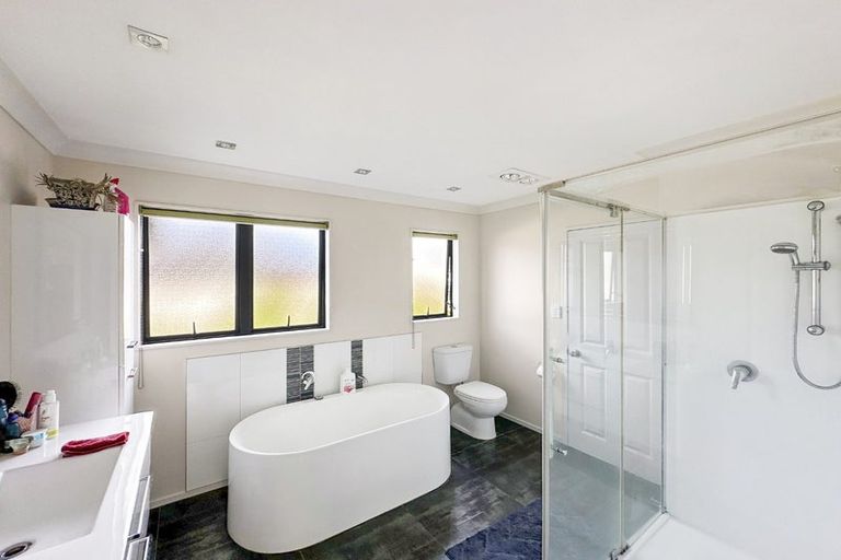 Photo of property in 25 Sun Valley Grove, Wainuiomata, Lower Hutt, 5014