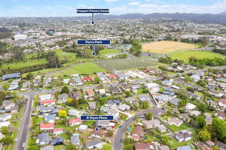 Photo of property in 8 Styca Place, Sunnyvale, Auckland, 0612