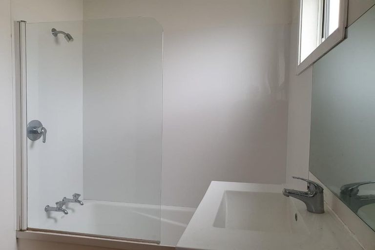 Photo of property in 40h Leighton Avenue, Waiwhetu, Lower Hutt, 5010