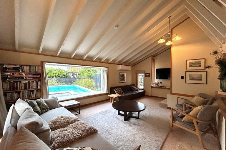 Photo of property in 19 Tauroa Road, Havelock North, 4130