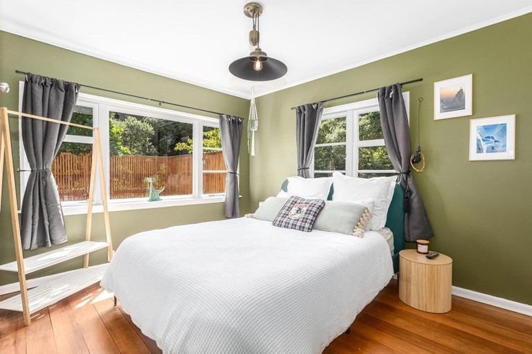 Photo of property in 17 Kiriwai Road, Paremata, Porirua, 5024