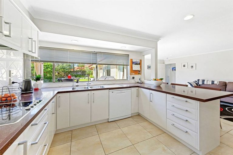 Photo of property in 108 Golfland Drive, Golflands, Auckland, 2013