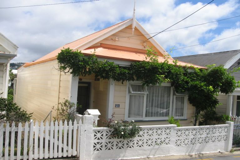 Photo of property in 25 Moir Street, Mount Victoria, Wellington, 6011