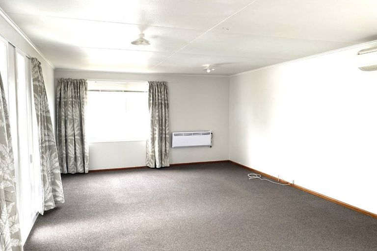 Photo of property in 17 The Drive, Tawa, Wellington, 5028