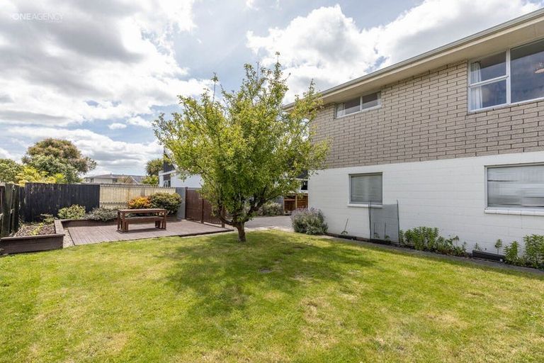 Photo of property in 15 Chilton Drive, Mairehau, Christchurch, 8052