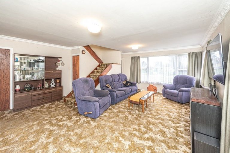 Photo of property in 1 Lupton Street, Waverley, 4510