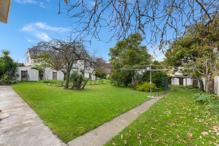Photo of property in 44 Bradbury Road, Botany Downs, Auckland, 2010
