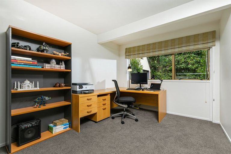 Photo of property in 25 Kingfisher Grove, Greenhithe, Auckland, 0632