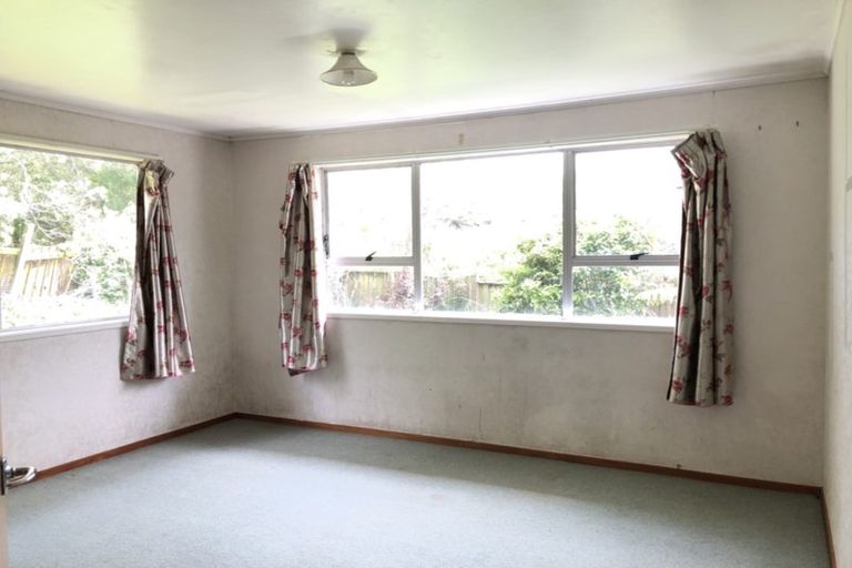 Photo of property in 3 Tahu Crescent, Sunnynook, Auckland, 0620