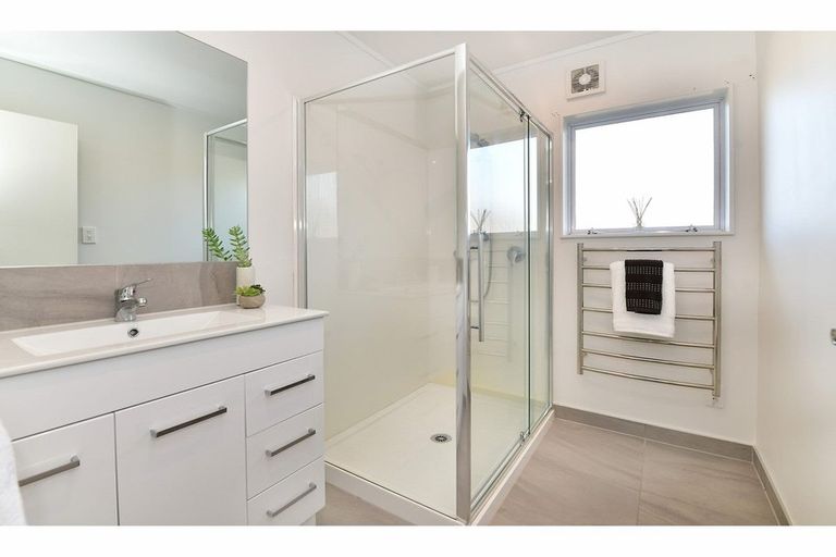 Photo of property in 34a Lakeside Drive, Orewa, 0931