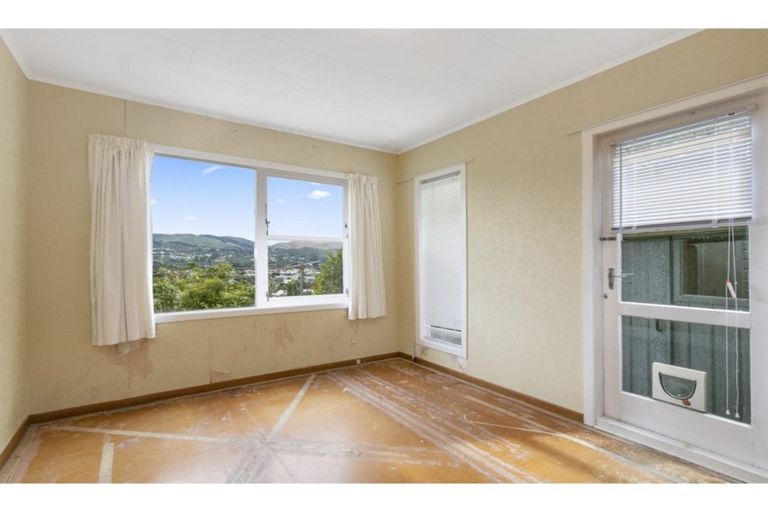 Photo of property in 19 Summit Road, Fairfield, Lower Hutt, 5011