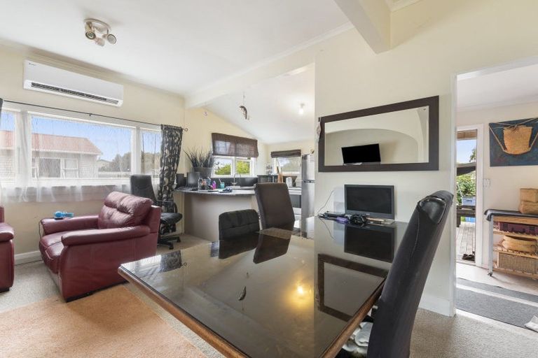 Photo of property in 36 Balmoral Street, Levin, 5510