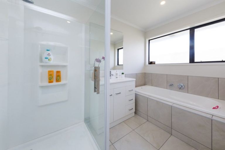 Photo of property in 32 Silicon Way, Fitzherbert, Palmerston North, 4410