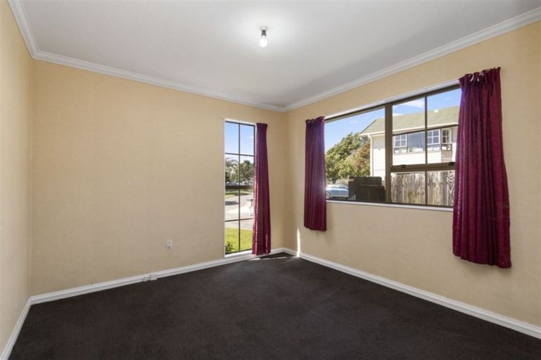Photo of property in 10 Longitude Place, Whitby, Porirua, 5024