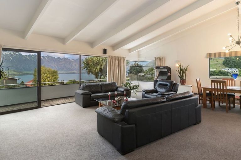 Photo of property in 20 Greenstone Place, Fernhill, Queenstown, 9300