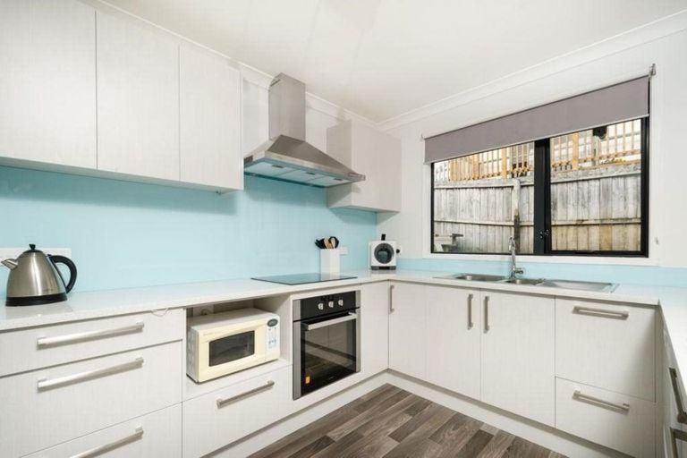 Photo of property in 21 View Ridge Drive, Ranui, Auckland, 0612