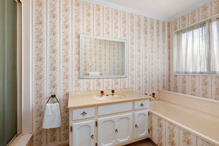 Photo of property in 47a Whites Line West, Woburn, Lower Hutt, 5010