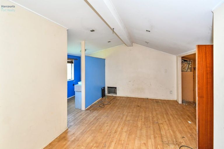 Photo of property in 114 Ennis Avenue, Pakuranga Heights, Auckland, 2010