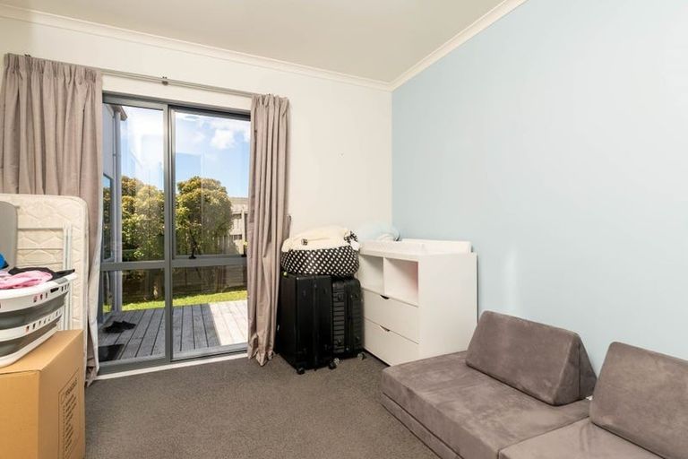 Photo of property in 1 Pyrite Street, Westgate, Auckland, 0614