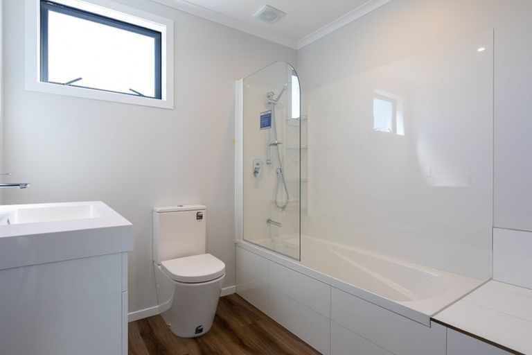 Photo of property in 3 Hillview Crescent, Paparangi, Wellington, 6037