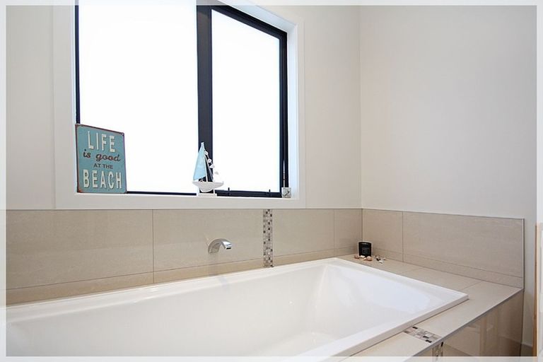 Photo of property in 18 Forbes Road, Foxton Beach, Foxton, 4815