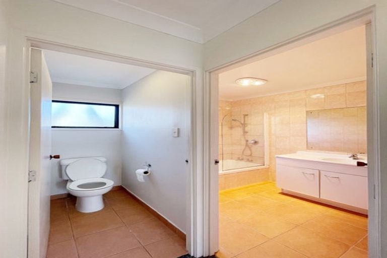 Photo of property in 2/9 Danube Lane, Glen Eden, Auckland, 0602