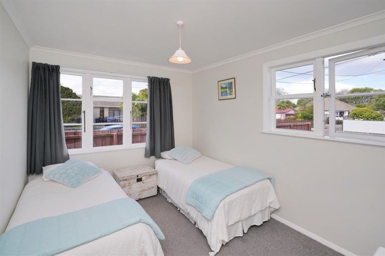 Photo of property in 50 Pitcairn Crescent, Bryndwr, Christchurch, 8053