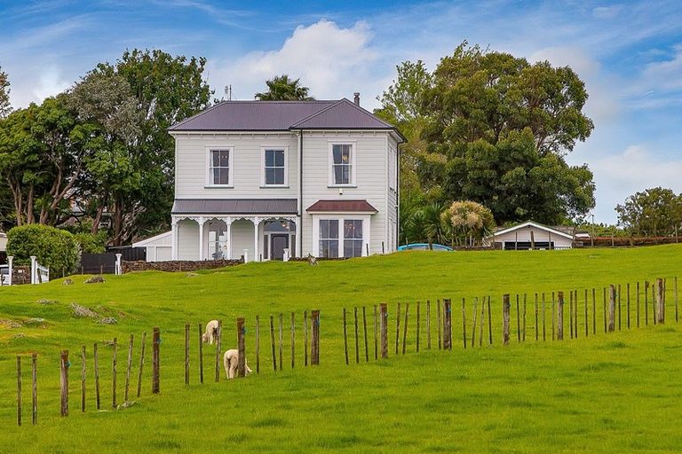 Photo of property in 22 Ambury Road, Mangere Bridge, Auckland, 2022