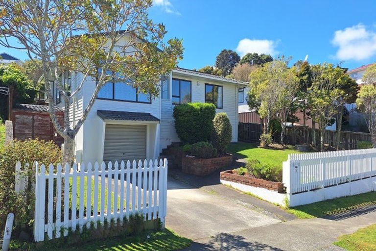 Photo of property in 17 Cypress Drive, Maungaraki, Lower Hutt, 5010