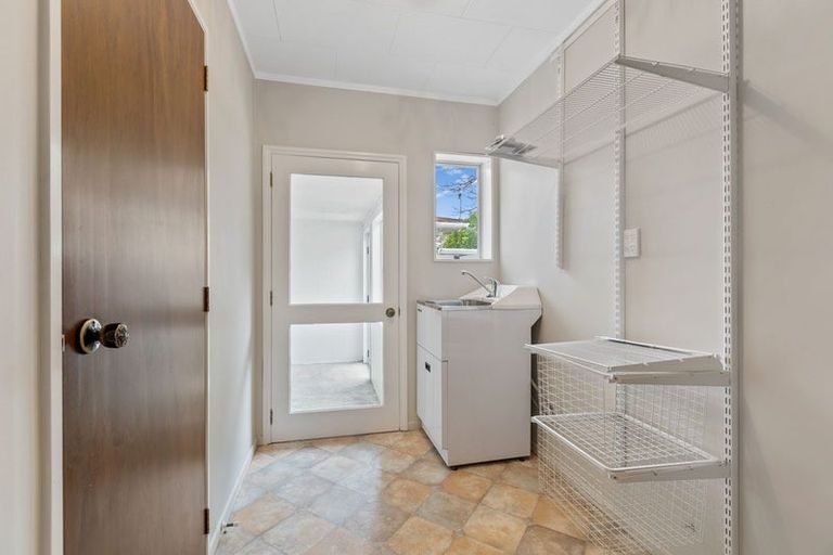 Photo of property in 2/10 Nursery Place, Westown, New Plymouth, 4310