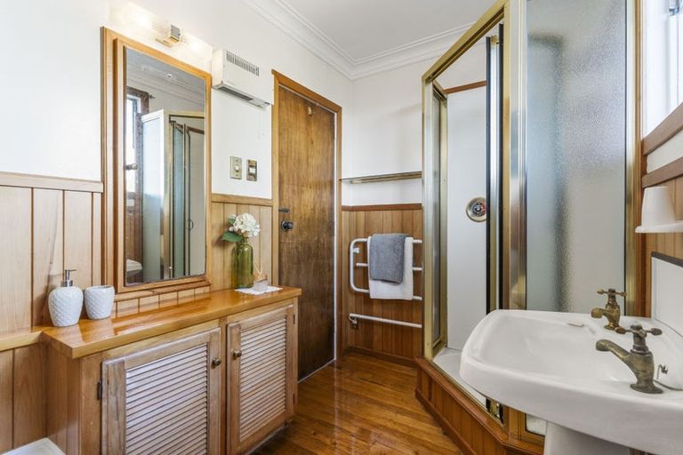 Photo of property in 39 Montgomery Avenue, Rothesay Bay, Auckland, 0630