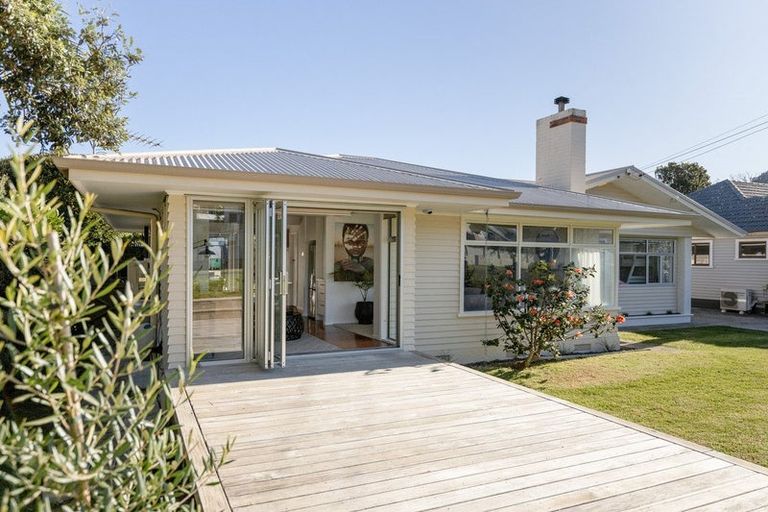 Photo of property in 8 Pitau Road, Mount Maunganui, 3116