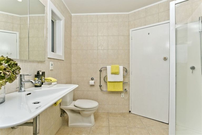 Photo of property in 1/30 Gulf View Road, Murrays Bay, Auckland, 0630