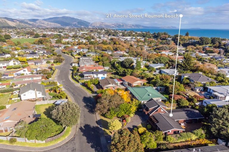Photo of property in 21 Anaru Street, Raumati Beach, Paraparaumu, 5032
