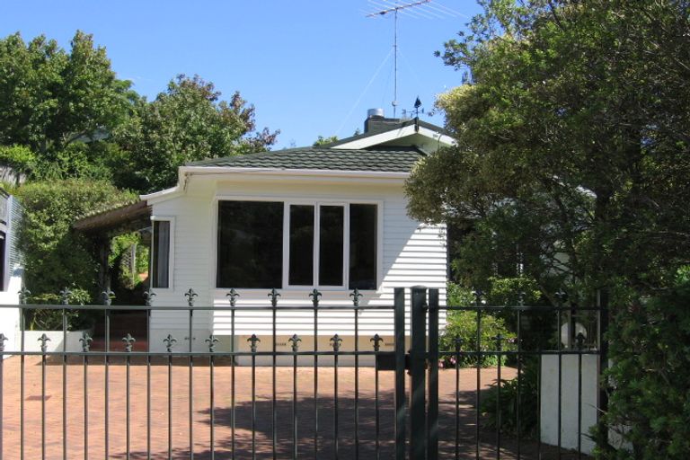 Photo of property in 80 Beach Road, Castor Bay, Auckland, 0620