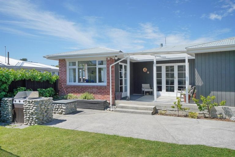 Photo of property in 15 Riwai Street, Templeton, Christchurch, 8042