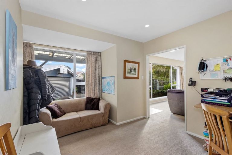Photo of property in 13 Ron Place, Bishopdale, Christchurch, 8051