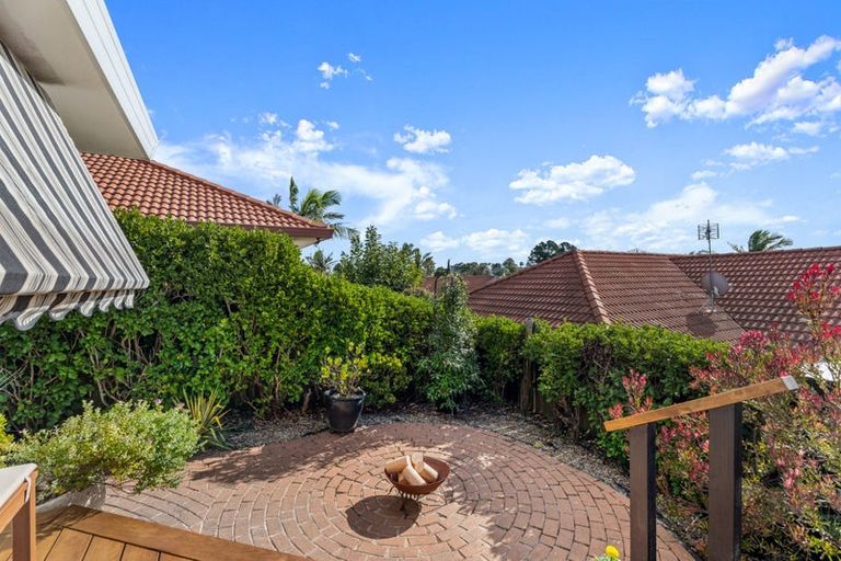 Photo of property in 31 Gillett Place, Botany Downs, Auckland, 2014