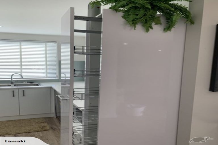 Photo of property in 2/31 Kenderdine Road, Papatoetoe, Auckland, 2025