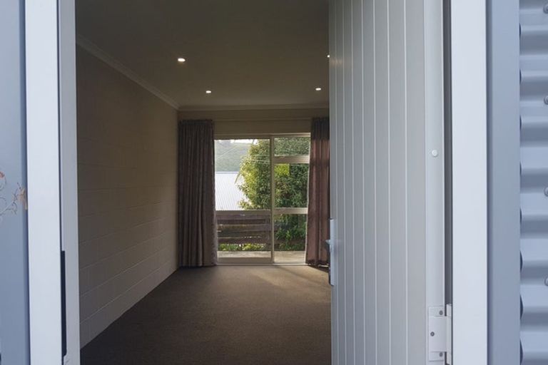 Photo of property in 52 Maungaraki Road, Korokoro, Lower Hutt, 5012