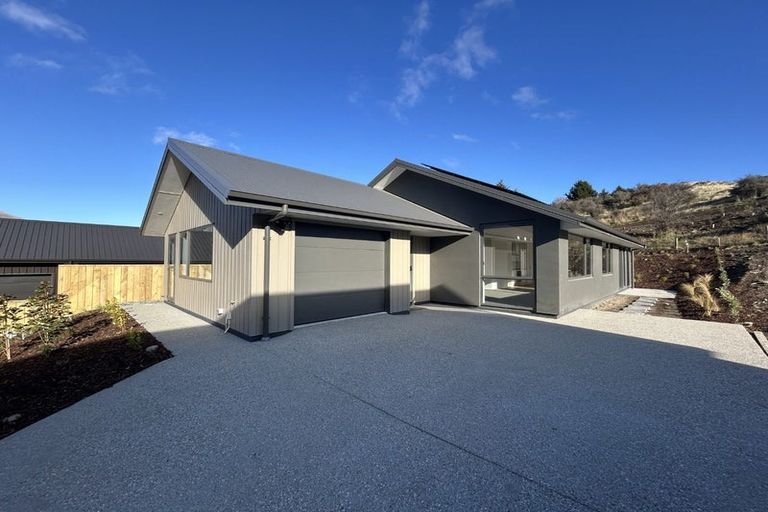 Photo of property in 10 Friesian Close, Jacks Point, 9371