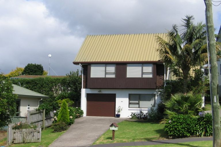 Photo of property in 1 Lewis Street, Blockhouse Bay, Auckland, 0600
