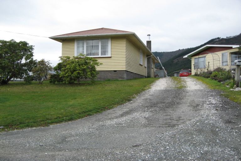 Photo of property in 13 George Street, Murchison, 7007