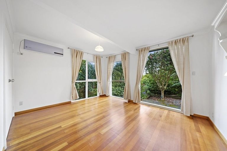 Photo of property in 34 Nikau Street, Eastbourne, Lower Hutt, 5013