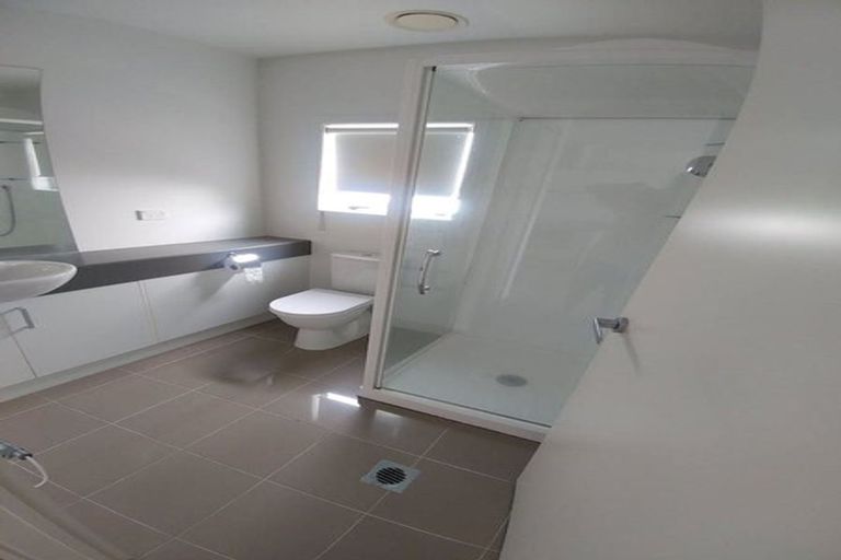 Photo of property in 4d/60 Masons Road, Oteha, Auckland, 0632