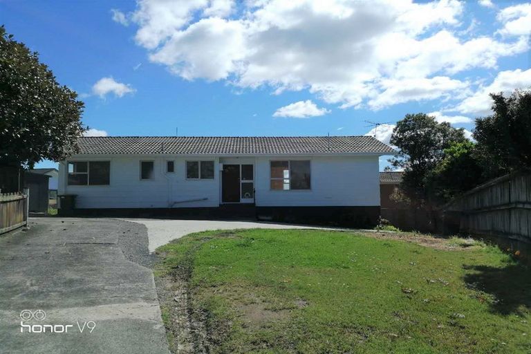 Photo of property in 11 Karo Place, Glendene, Auckland, 0602