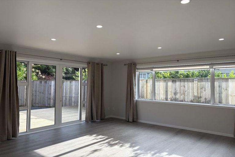 Photo of property in 1/5 Tawa Terrace, Tawa, Wellington, 5028