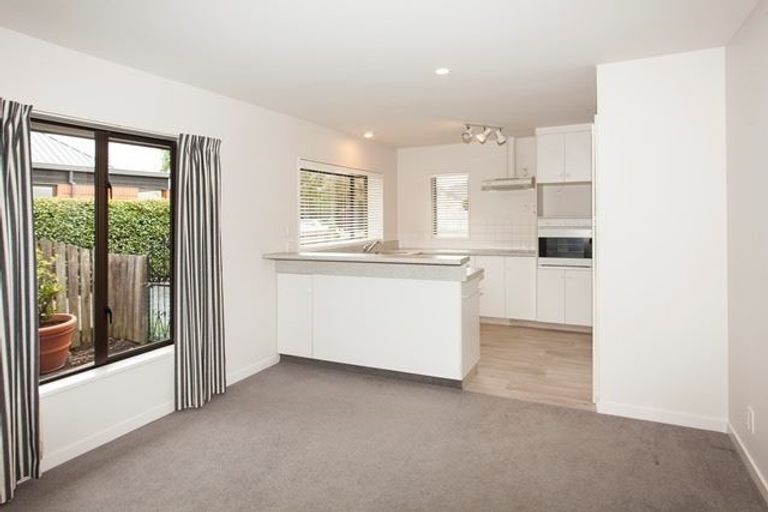 Photo of property in 1/29 Garreg Road, Fendalton, Christchurch, 8052