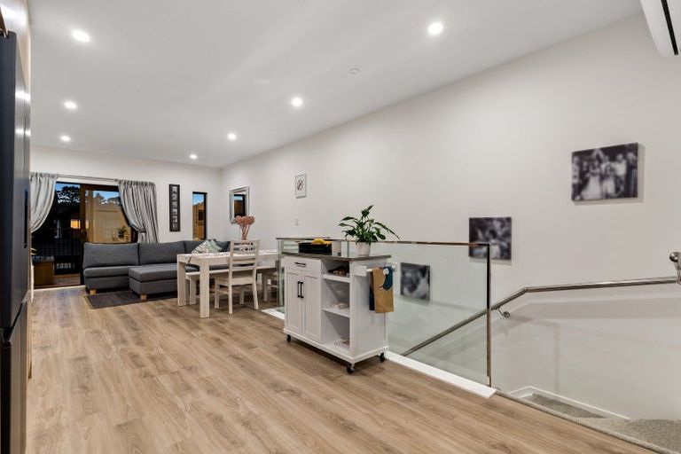 Photo of property in 6 Kari Lane, Kumeu, 0810